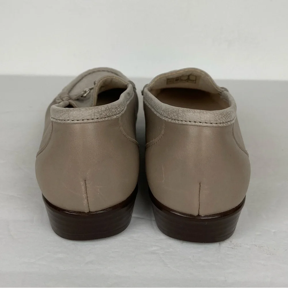 SAS Metro Leather Loafers Size 8 M Beige Leather Tripad Comfort Preppy Flats